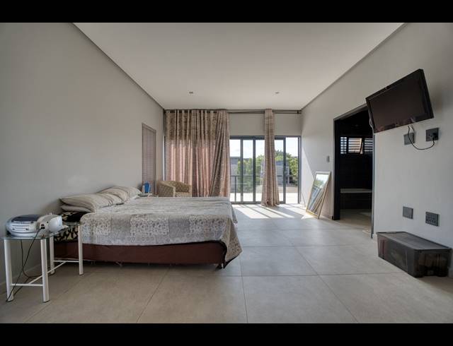 4 BEDROOM HOUSE FOR SALE IN PALM LAKES ESTATE